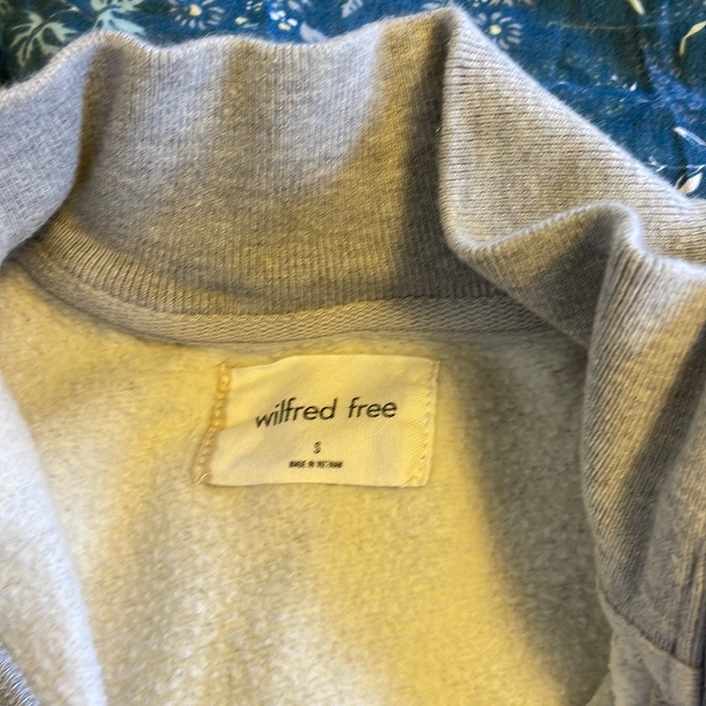 Aritzia Wilfred Free cropped grey sweatshirt
